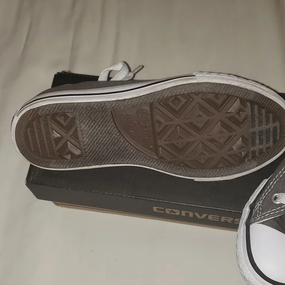 Converse - Picture 2 of 4